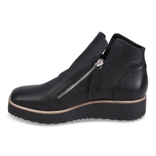 DJANGO & JULIETTE DOSTA