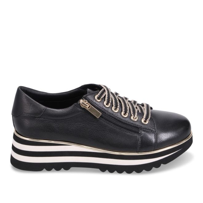 DJANGO & JULIETTE EAMMES