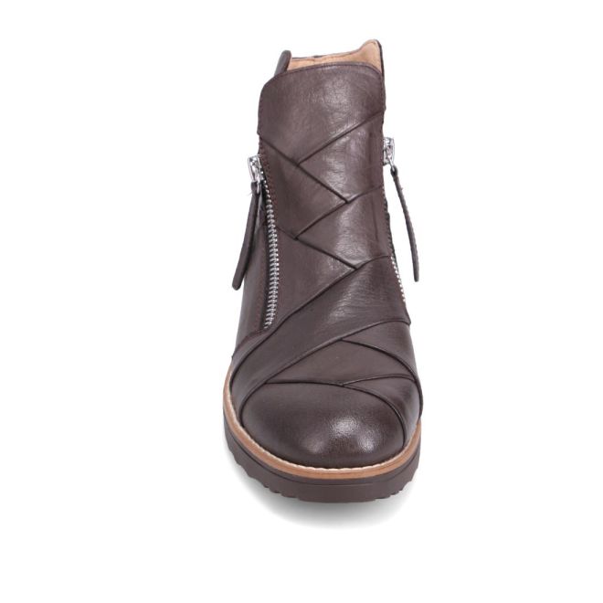 DJANGO & JULIETTE OMEAH